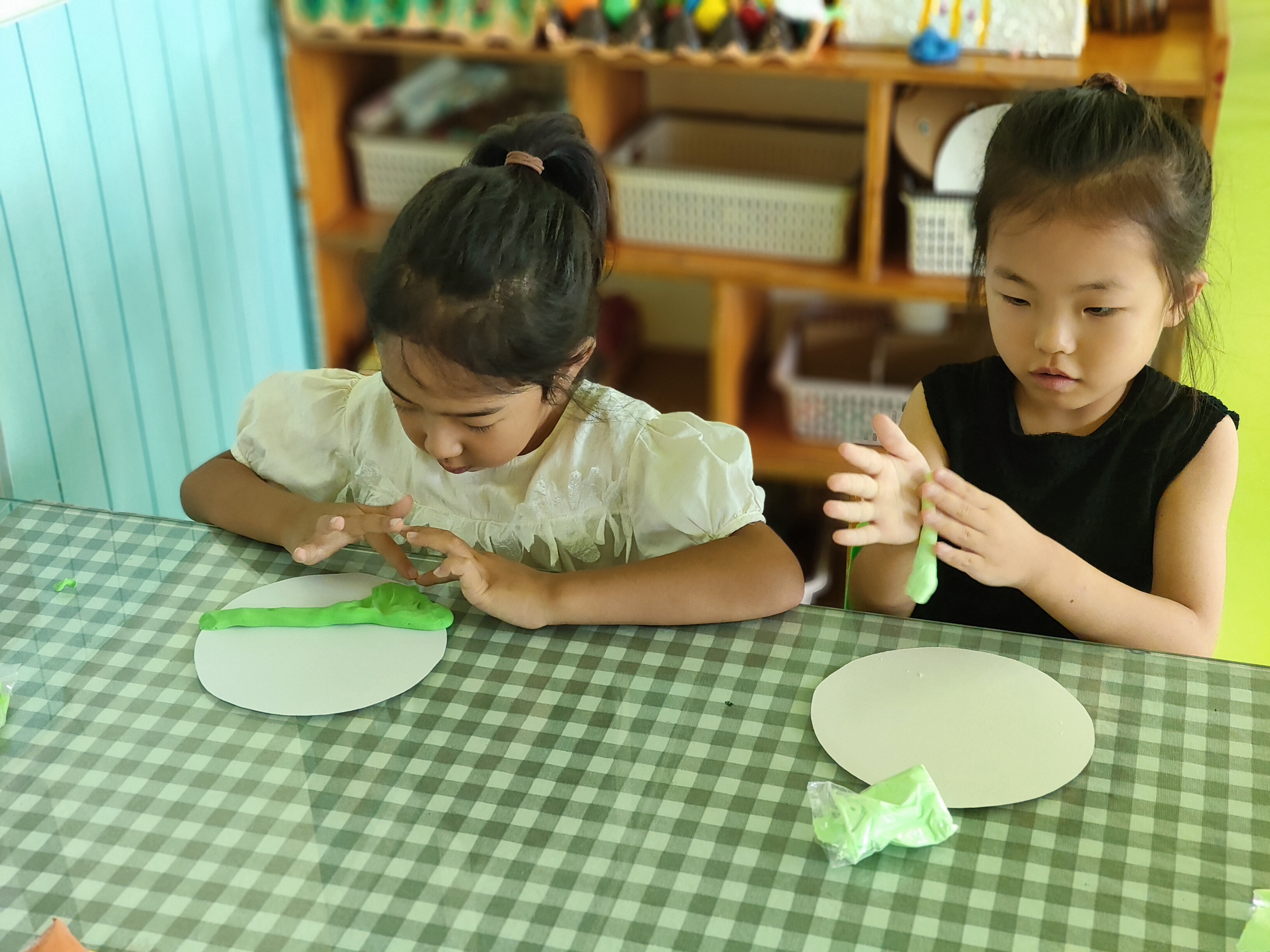 利津县陈庄镇中心幼儿园：叶凝秋露 童寻秋意