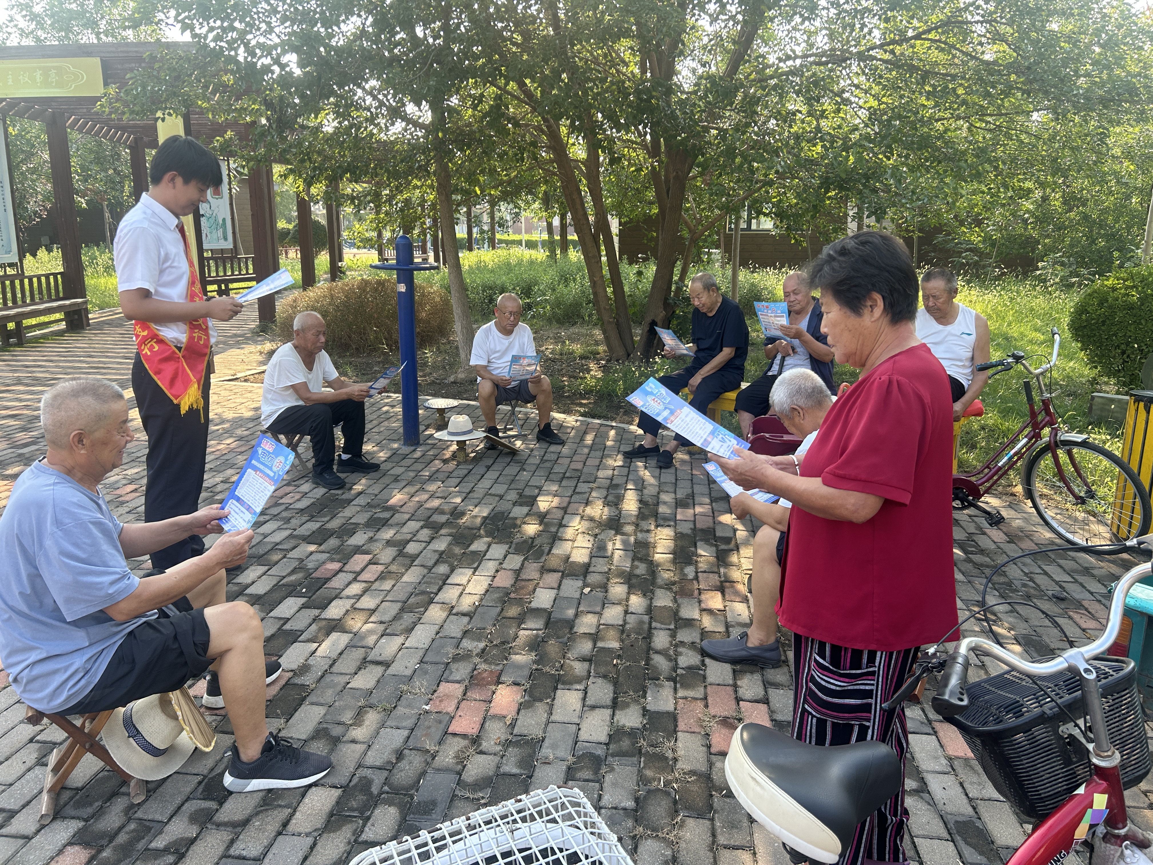 恒丰银行东营垦利支行：乘凉聊反诈 守护养老钱