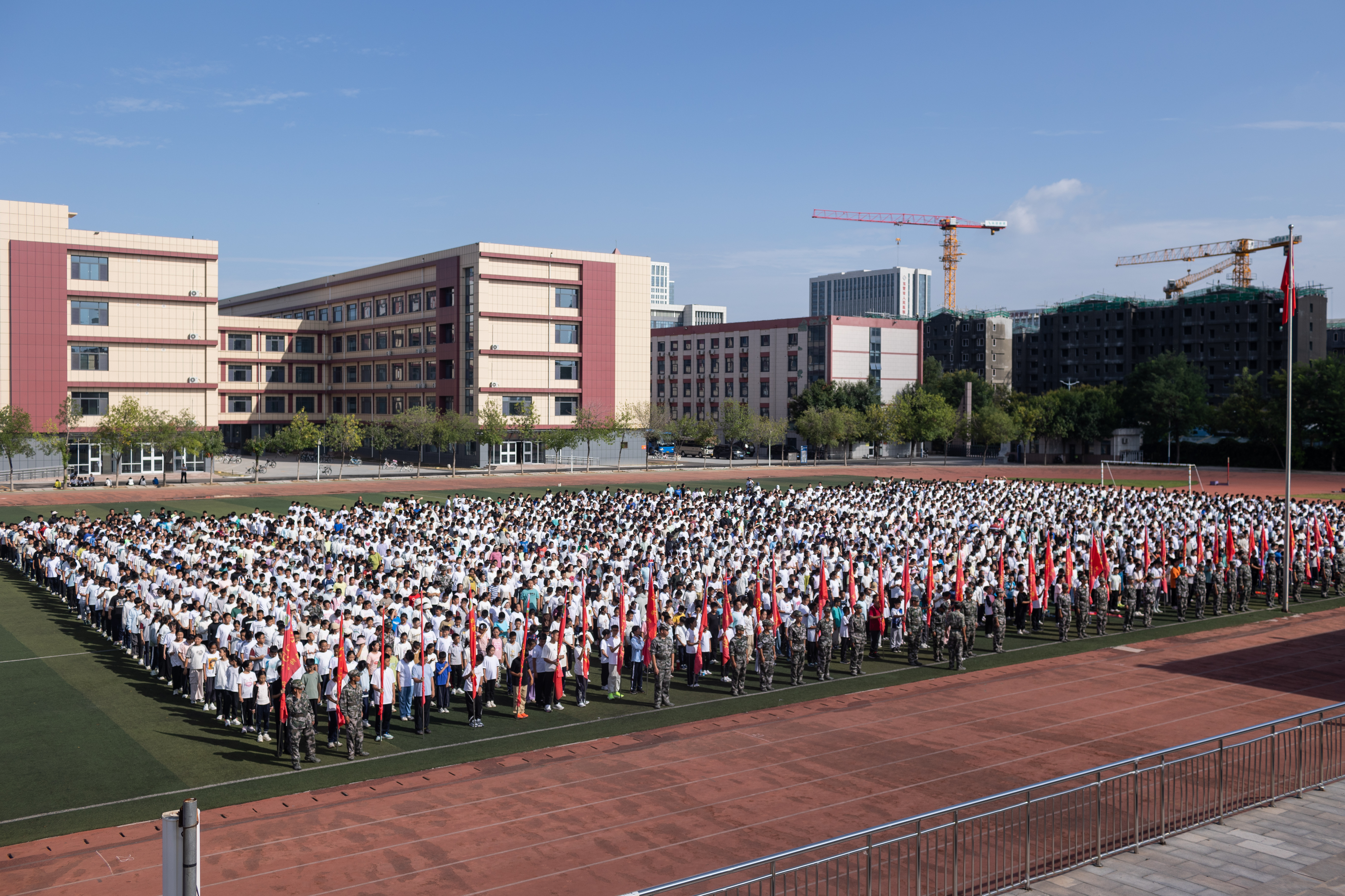 东营市实验中学举行2025年秋季开学国防教育实践活动