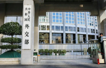 日本参议员石平长期散布谬论，外交部：冻结其在我国境内的各类财产