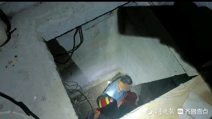 果然视频|男子失足坠入电梯井中，消防员到场悬绳施救