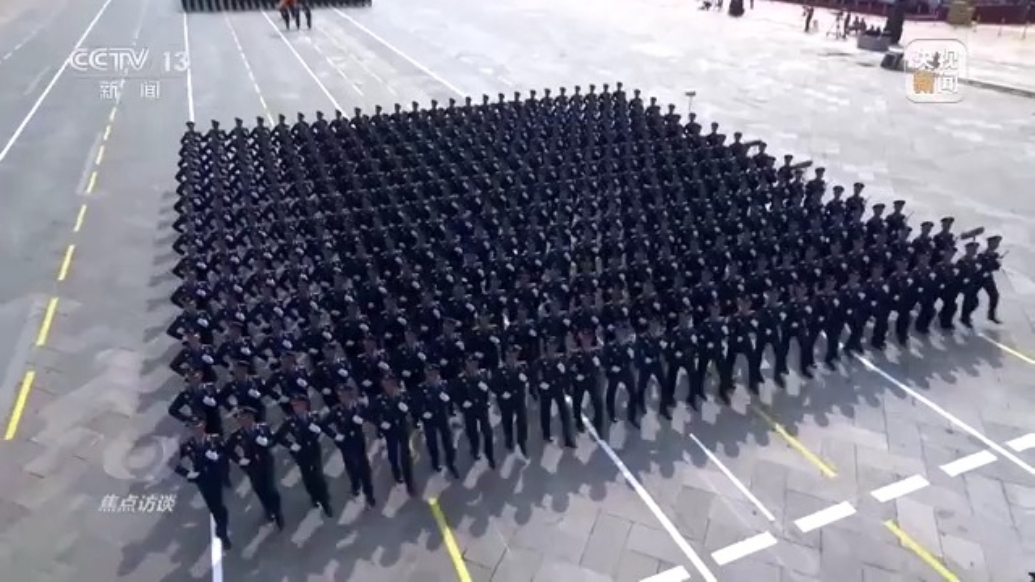 阅兵场上步履铿锵！徒步方队如何做到整齐划一？