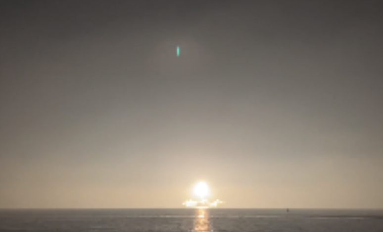 果然视频丨一箭十一星！ 日照近海海域火箭发射成功