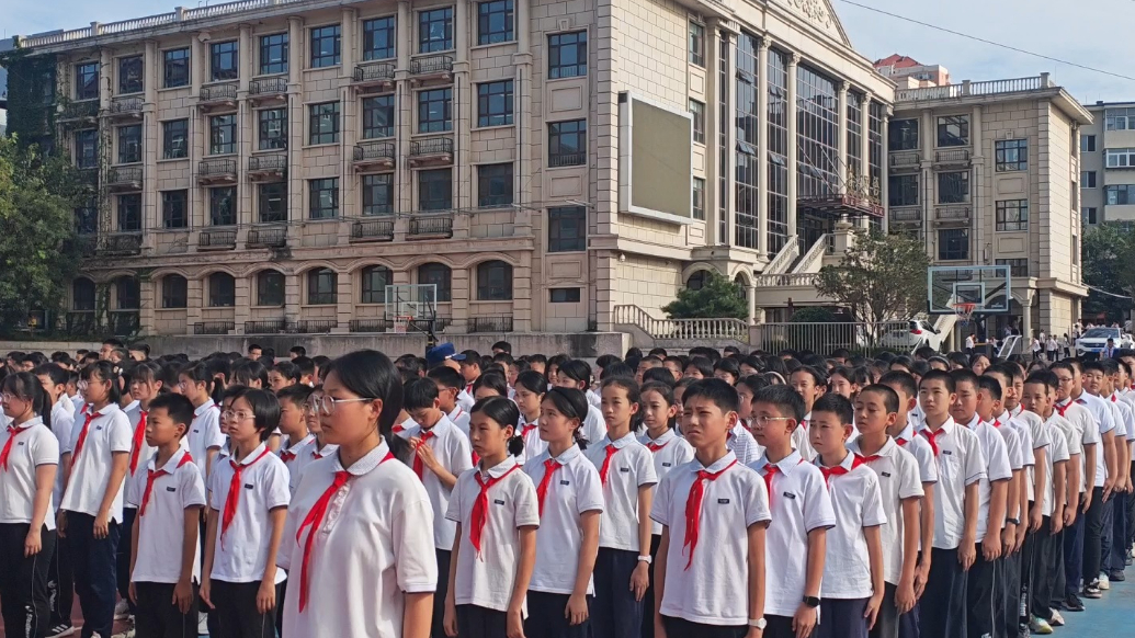 意气风发斗志昂扬！济南市东方双语实验学校新生军训汇演展风采