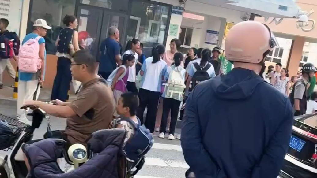 师说｜初一生回小学看老师感动网友，吴晓华老师还原暖心对话