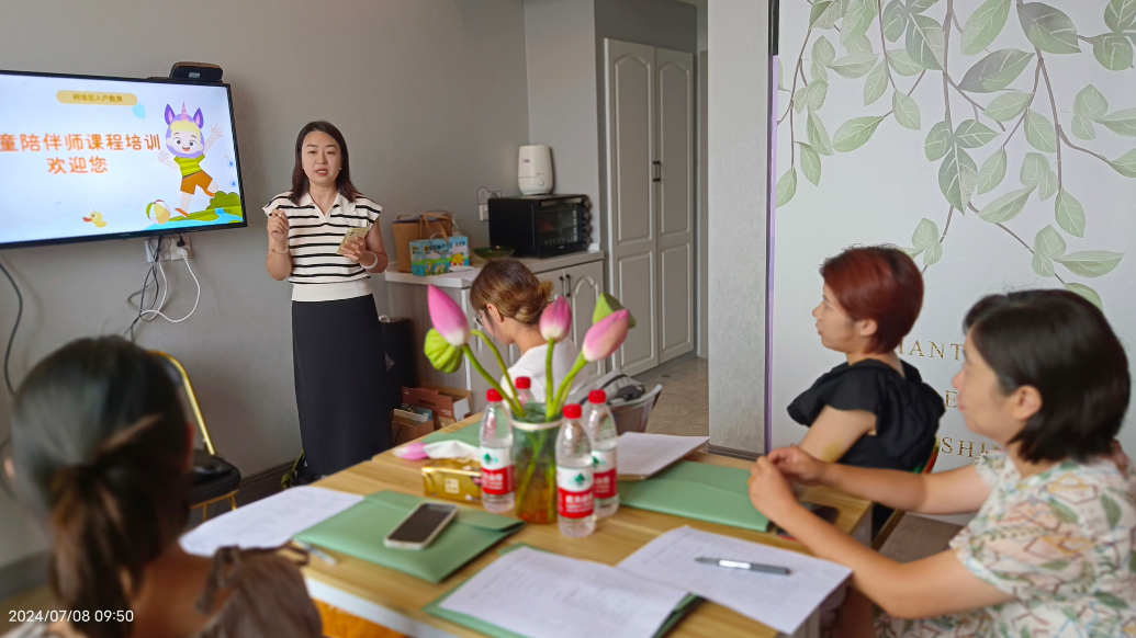 市场需求爆发，幼师纷纷涌入！从住校到住家：一家托育机构的转型