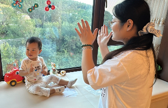 幼教人的破局选择｜首批早教生不挤幼儿园，偏把课堂“搬”进家庭