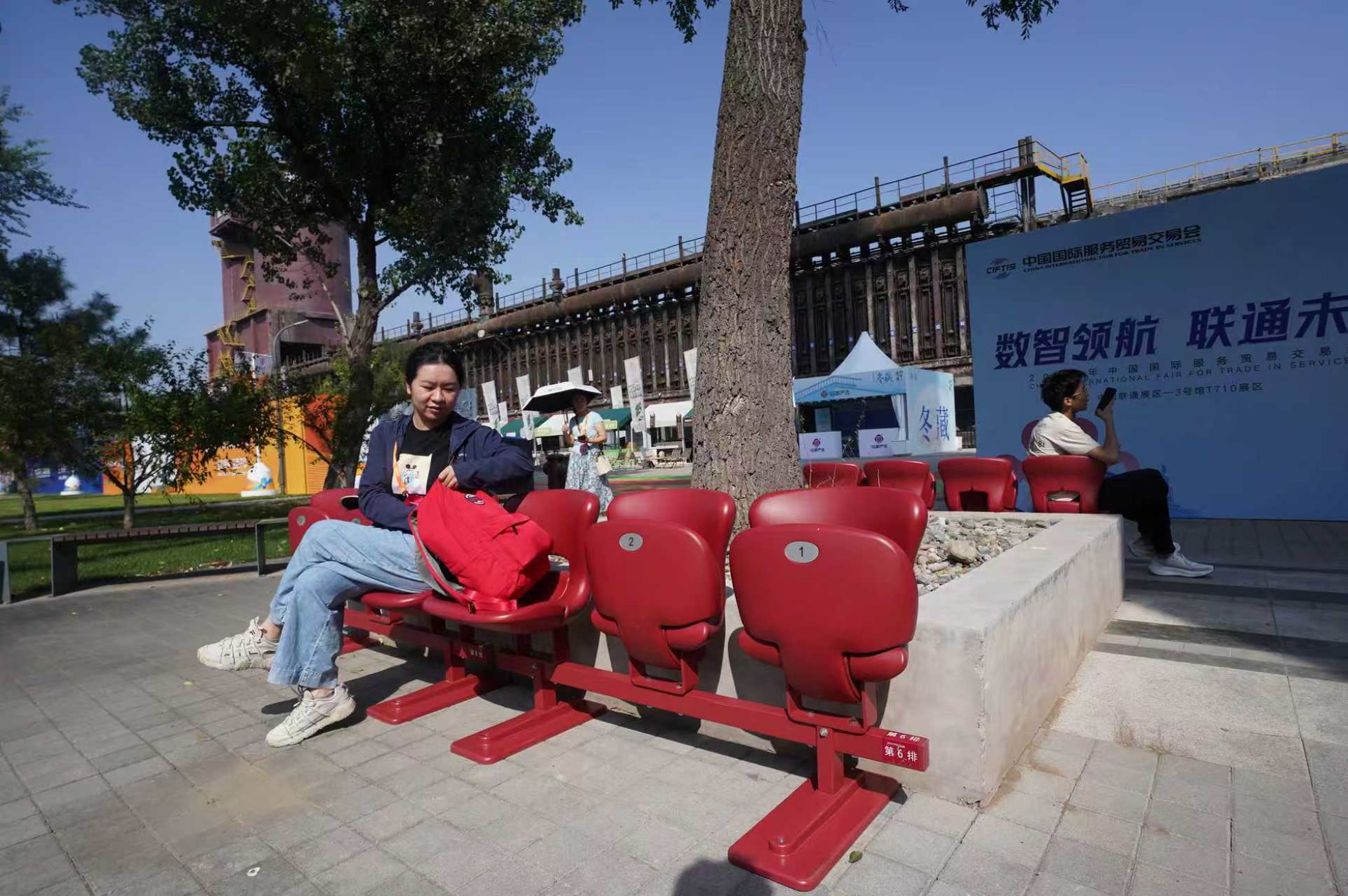 纪念活动天安门广场座椅都去哪儿了？就在你我身边！