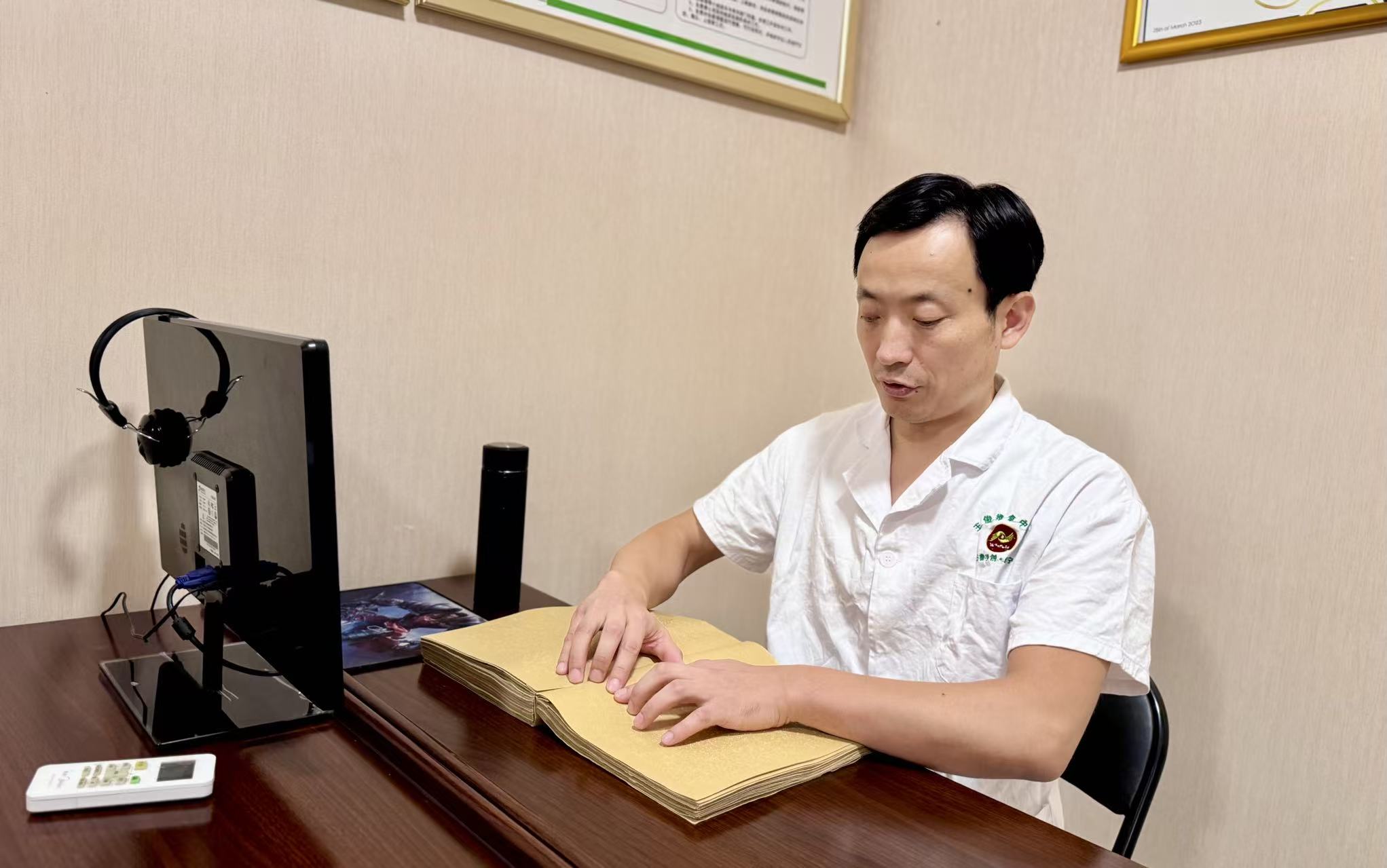 廿年·廿人丨王俊：用双手“推”开光明之门
