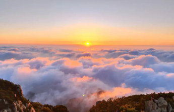 泰山日出5:40左右，建议22点前进山，凌晨这些路段单向通行