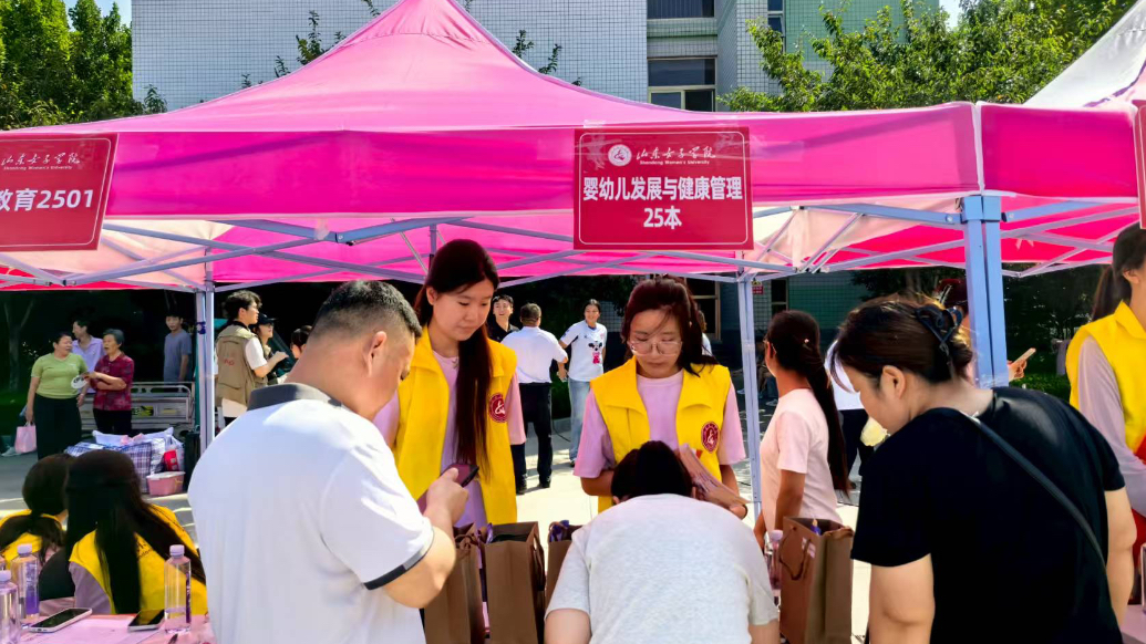果然视频｜全国首批婴幼儿管理本科生报到，大学要破局如何带娃