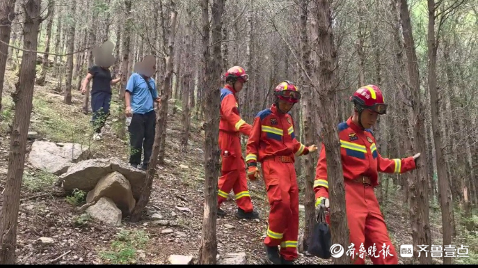 果然视频|两名游客体力不支被困山顶，消防员护送其下山