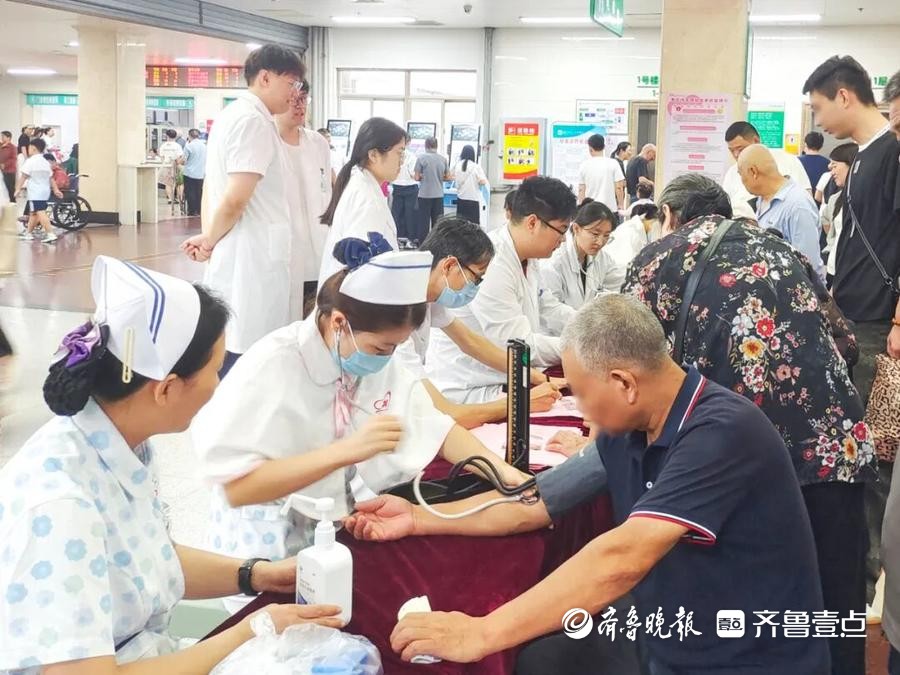 滕州市中心人民医院肝胆外科开展胆囊结石防治义诊宣传活动