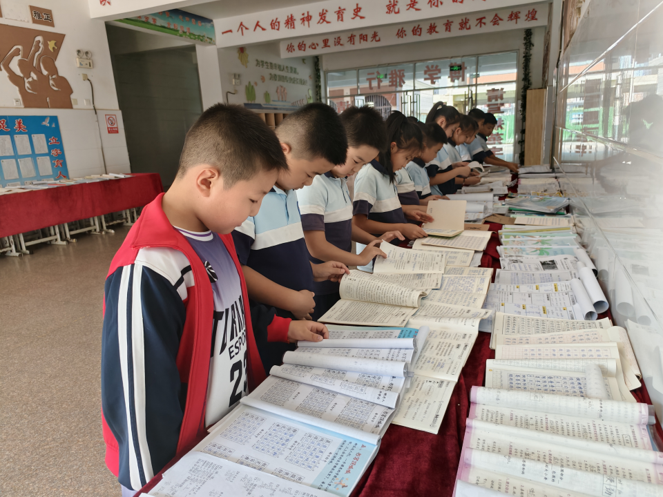 莒县长岭镇中心小学暑假优秀作业展评活动