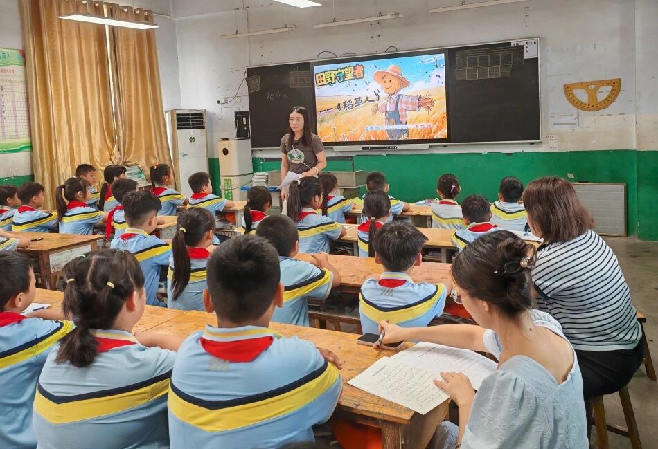 引领教学新思路，新桥吉庆小学举办骨干教师示范课活动