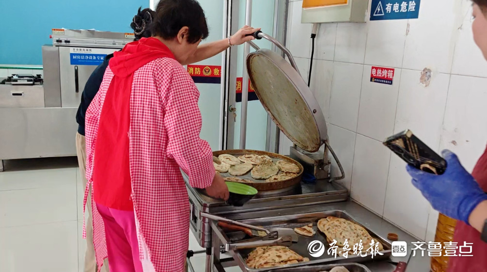暖胃更暖心，“妈妈”志愿者为消防员送去家的温暖