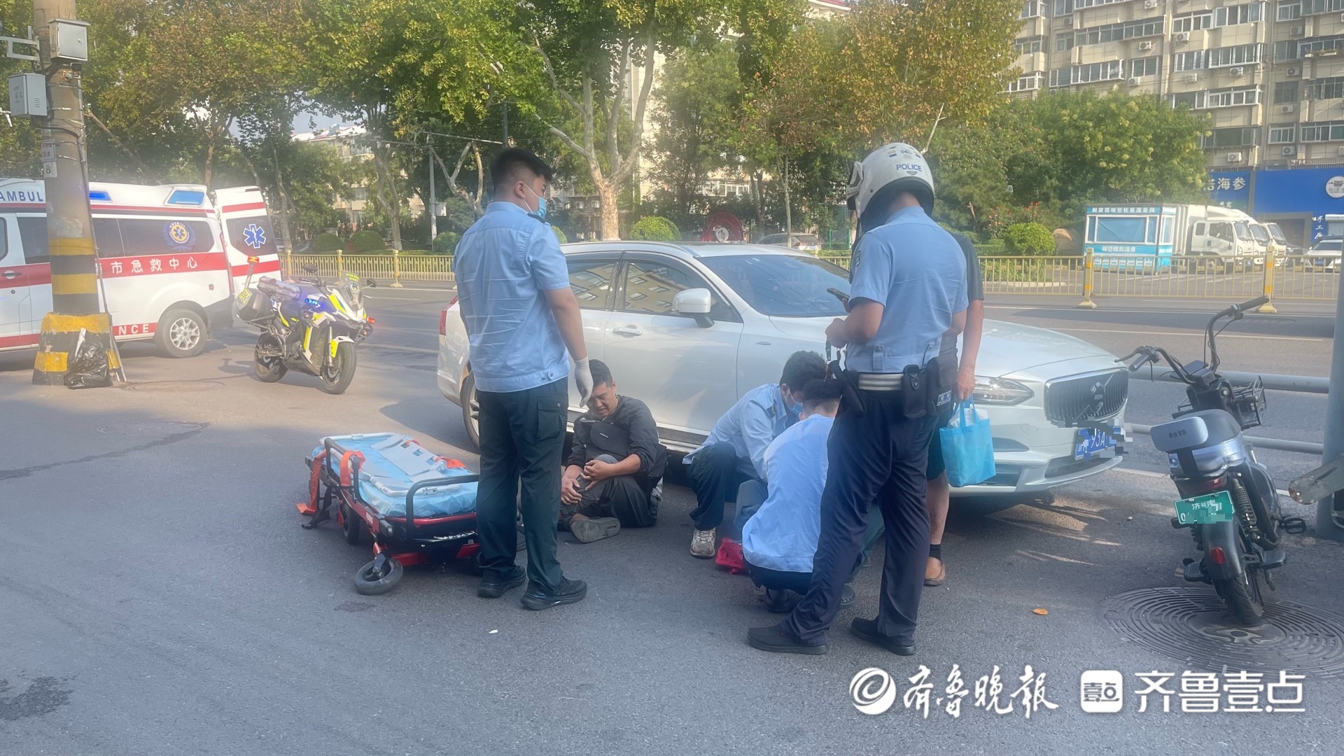情报站|济南解放桥路口一轿车与电动车刮擦，交警120均已到场