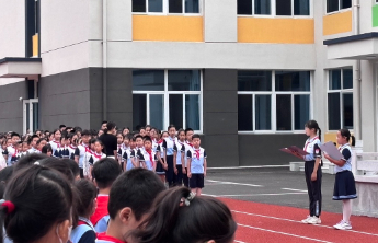 经区实验小学民族团结进步宣传月活动启幕