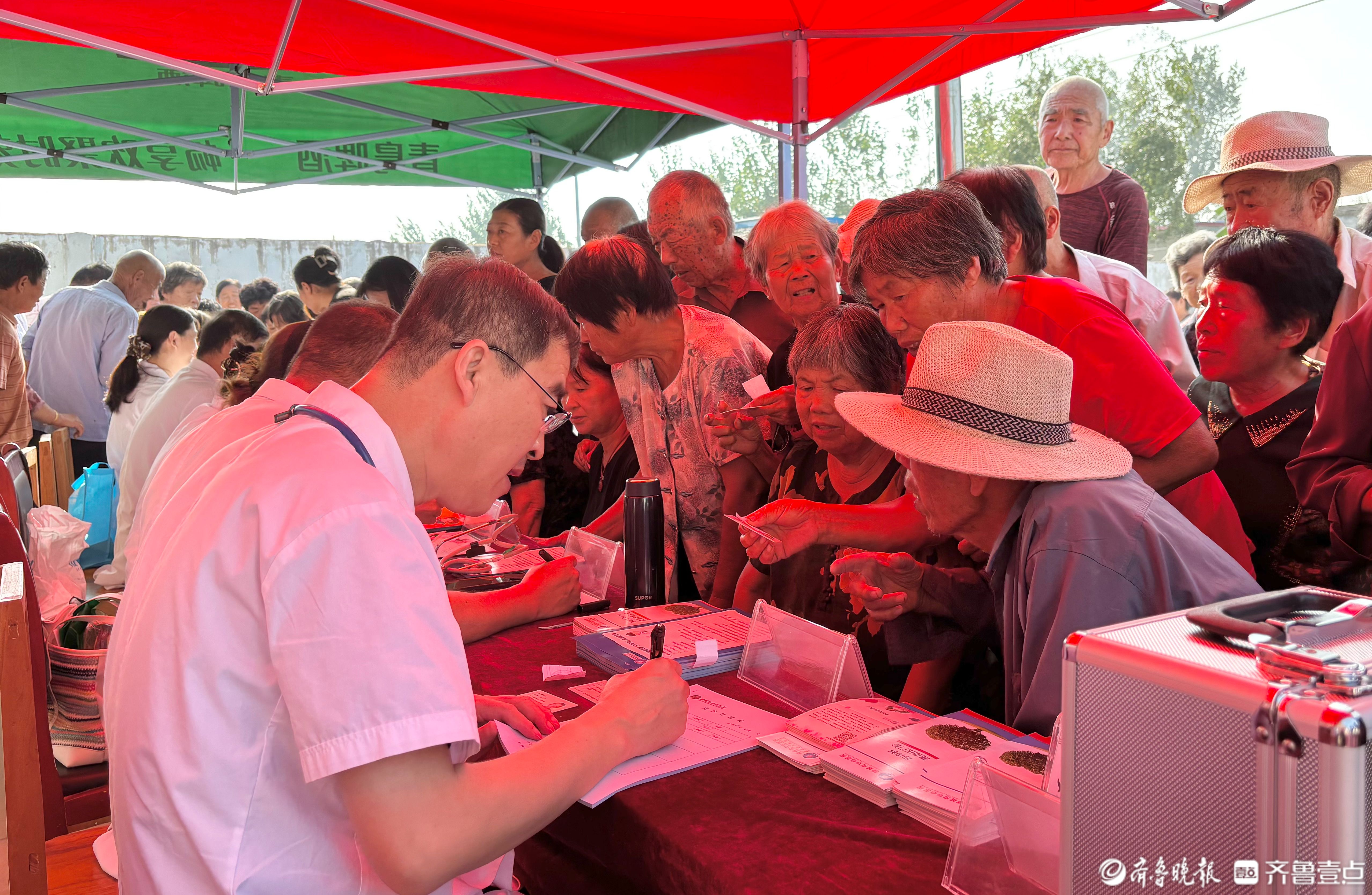 乡音送暖健康归乡，聊城市妇幼保健院“健康集市”开到乡亲家门口