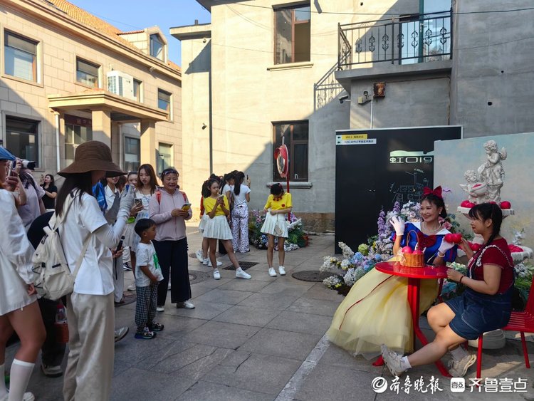 图集|舞蹈快闪、秋日市集……这场“烟台苹果奇遇记”现场超燃