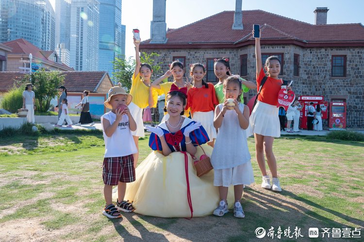 图集|舞蹈快闪、秋日市集……这场“烟台苹果奇遇记”现场超燃