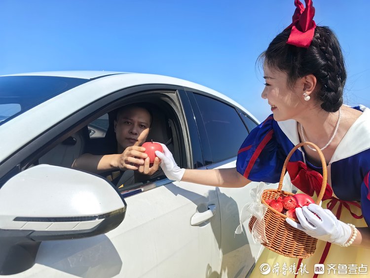 图集|舞蹈快闪、秋日市集……这场“烟台苹果奇遇记”现场超燃