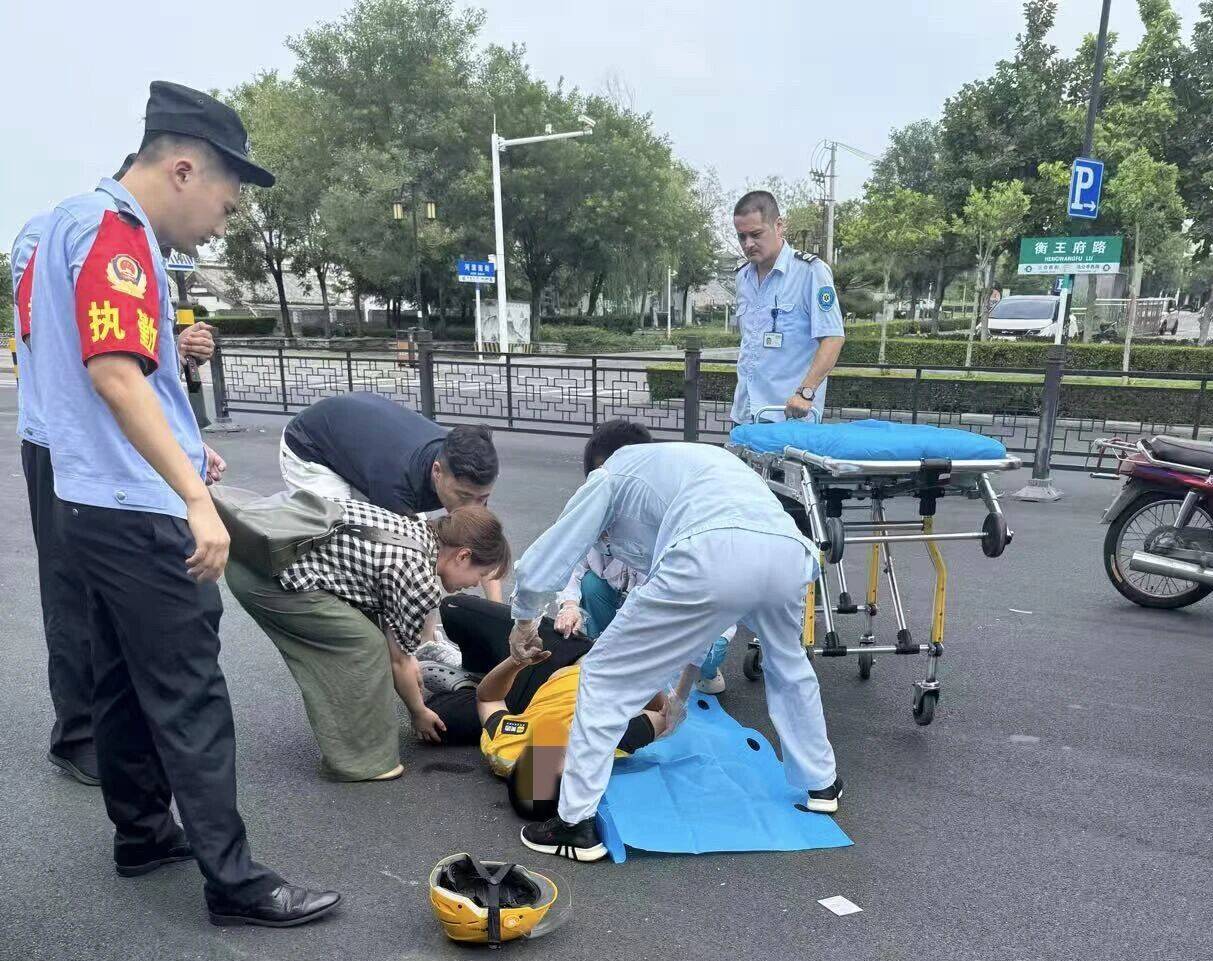寻找我身边的温暖|潍坊一外卖小哥因车祸倒地，路过护士跪地施救