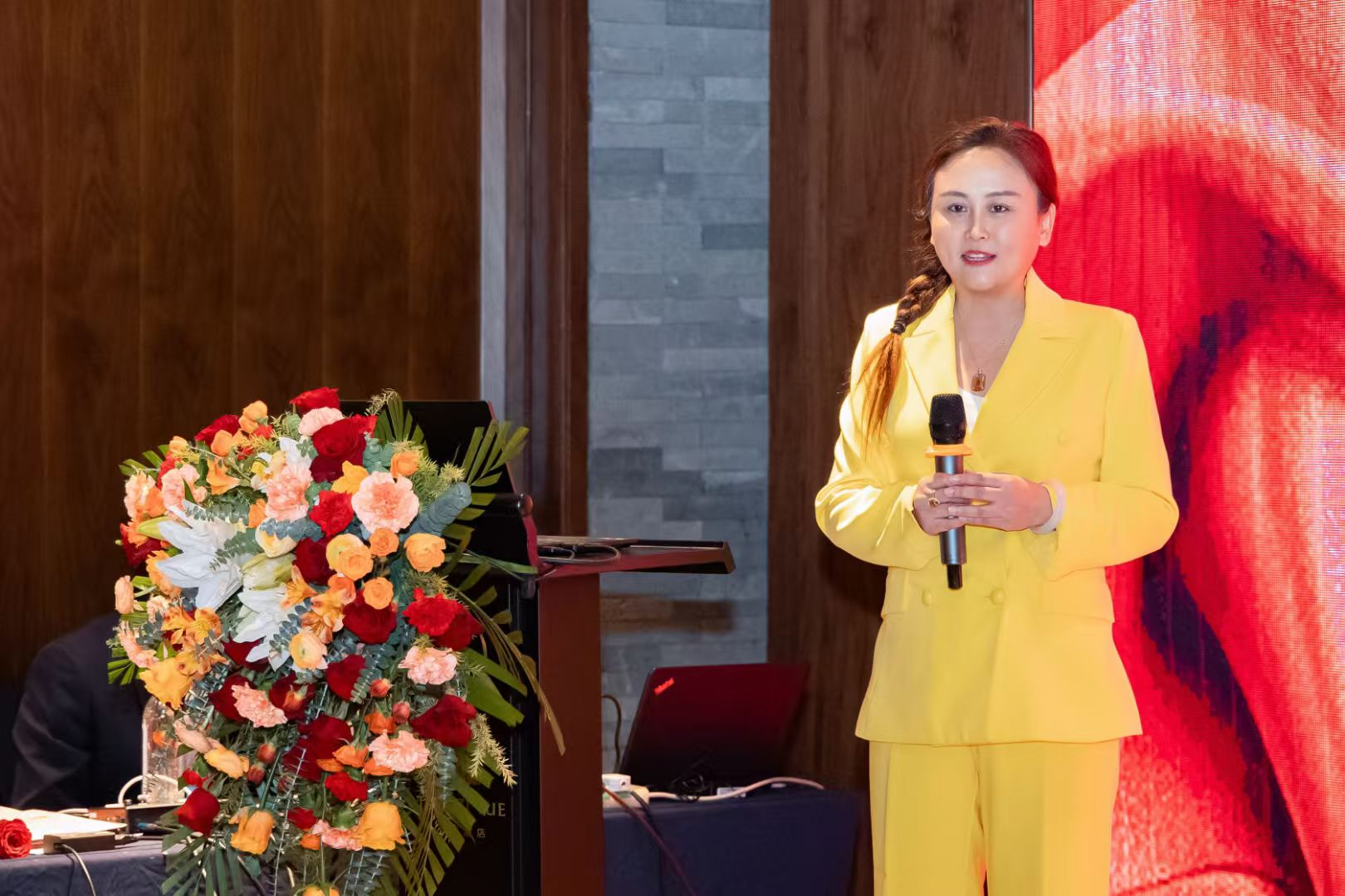 百年人寿山东分公司“启行攀登者”专题报道