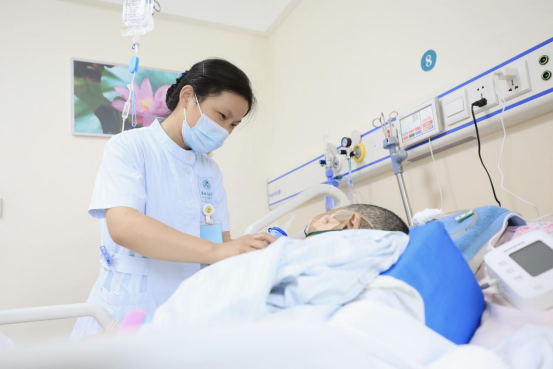 精准守护生命中枢 温柔点亮康复希望——记泰安市中心医院市立院区6楼病房护理单元王飞
