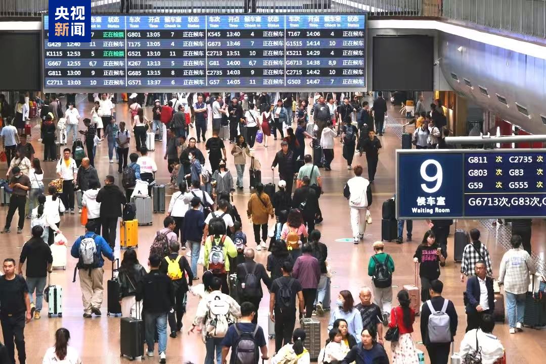 1至8月全国铁路发送旅客32亿人次，创历史新高