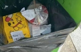 学校保安把学生外卖扔进垃圾桶，问题不只是“简单粗暴”