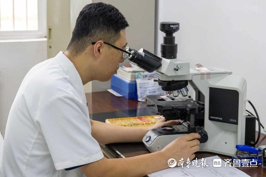 岚山区人民医院张福志：显微镜下的“生命法官”