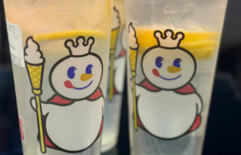 蜜雪冰城柠檬水断货，多地门店回应！产品自称每秒卖出32杯，是“镇店之宝”