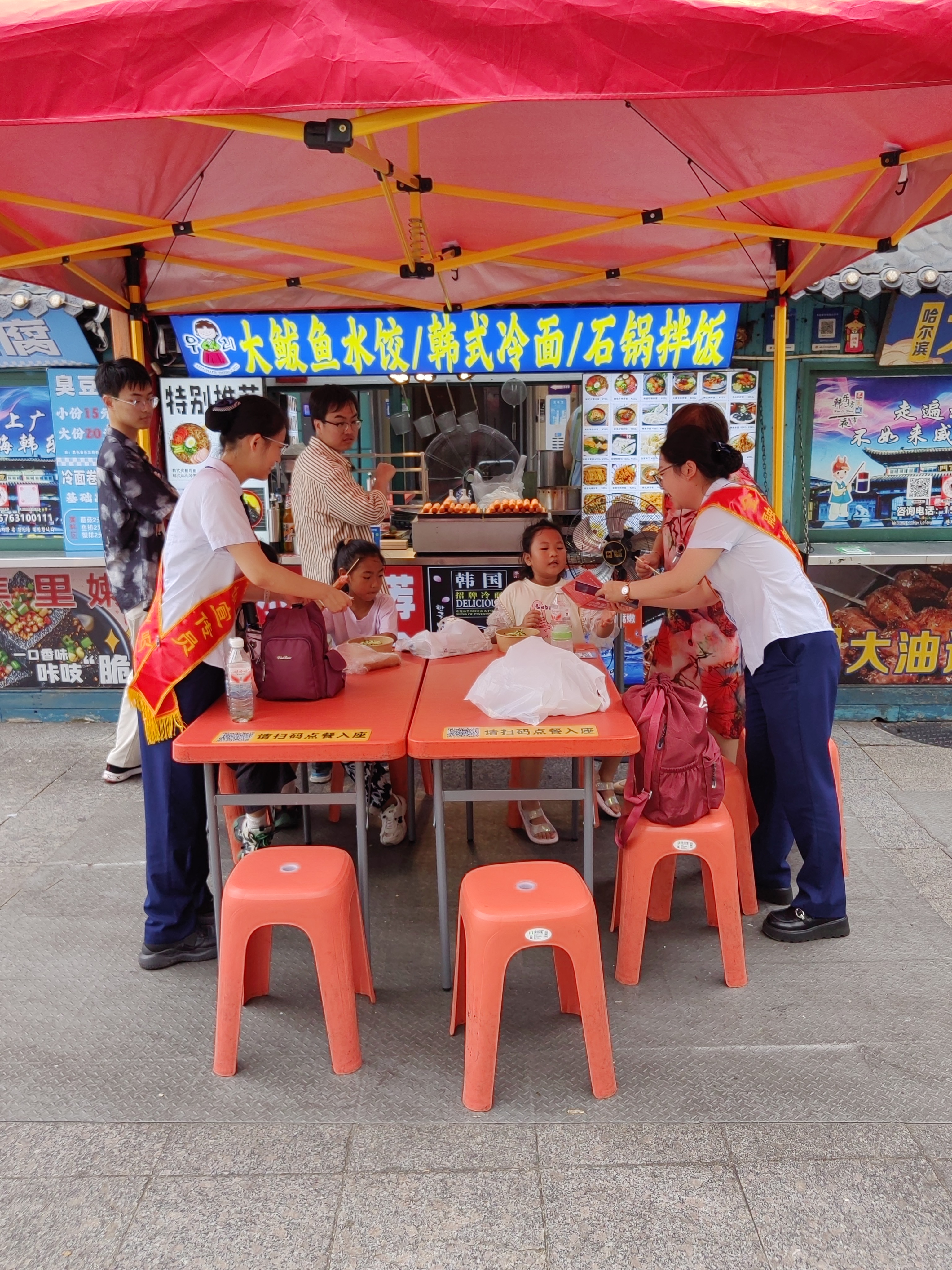 交行威海分行金融知识进商圈，护权益打通普及“最后一公里”