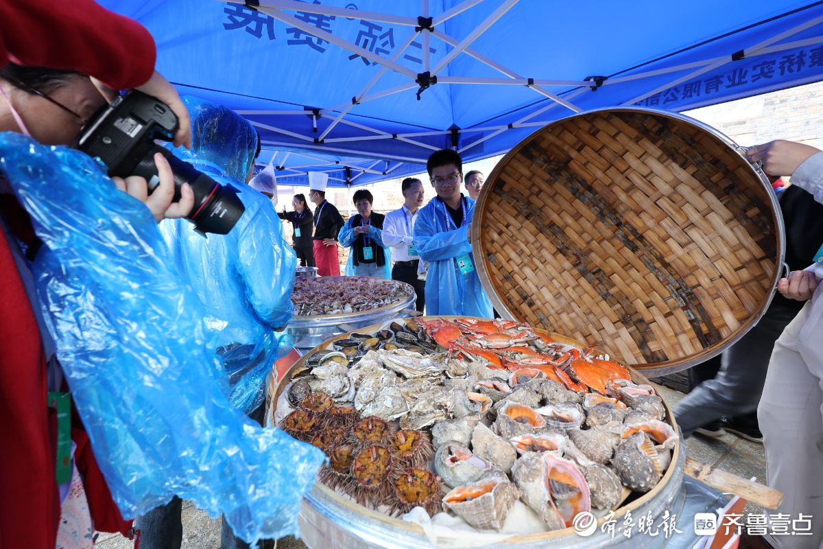 图集｜近三百种苹果和梨！中国农民丰收节活动现场亮“丰收宝贝”