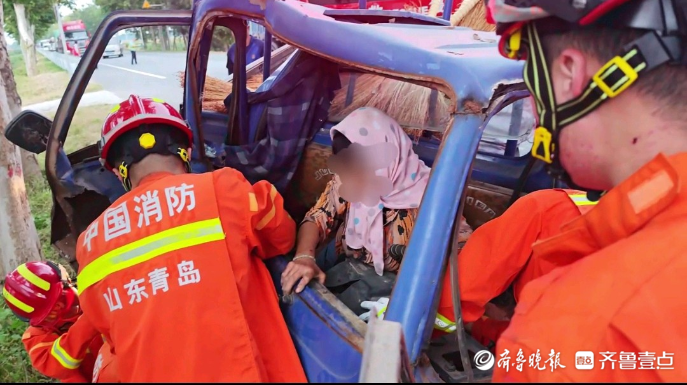果然视频|三轮货车因事故撞树，消防员及时救出被困者