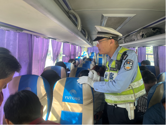 泰安交警岱西大队：国庆节前加强联勤联动，重拳整治超员超载