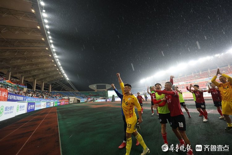 图集 | 赢了,首胜!烟台VS潍坊,赛场高燃瞬间来了!