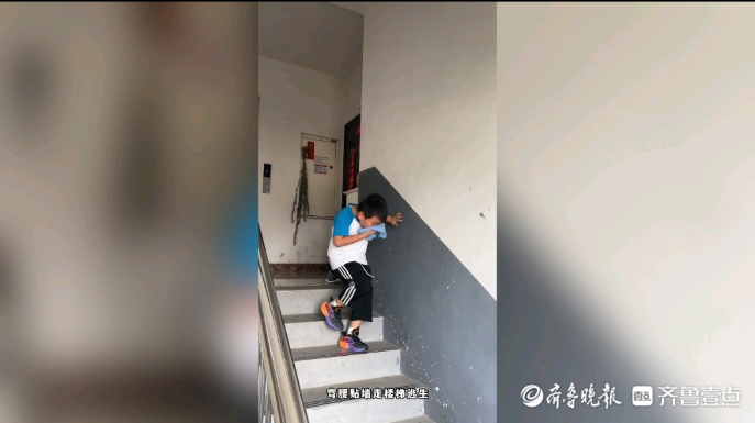 果然视频|居家遇火情，如何正确逃生？家庭逃生小技巧来啦!