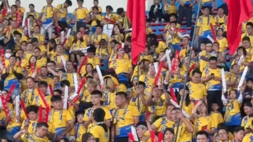 果然视频|齐鲁超赛,主场球迷大声呐喊“欢迎淄博”