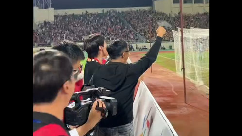 果然视频|泰山城建队球员底角大力破门,观众席兴奋欢呼