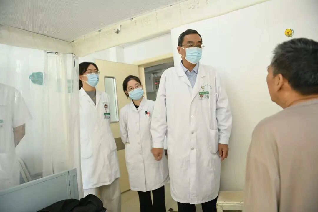 国庆我在岗丨今天，他们一如既往坚守“医”线