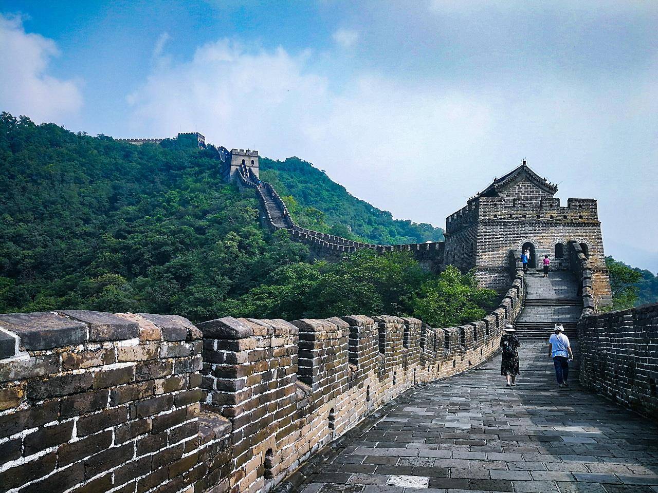 在司马台长城刻字被拘，别干给文明留疤的事