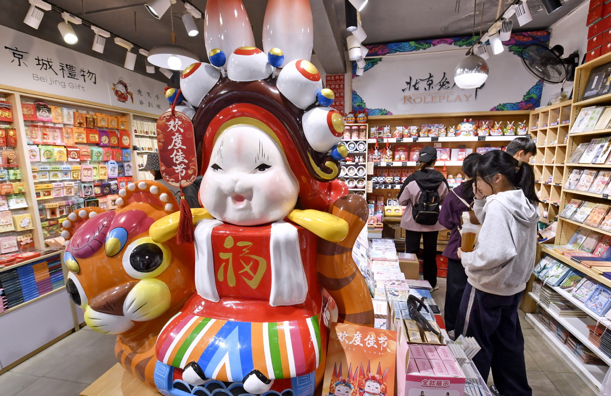 Celebrating Mid-Autumn Festival across China with joy, tradition