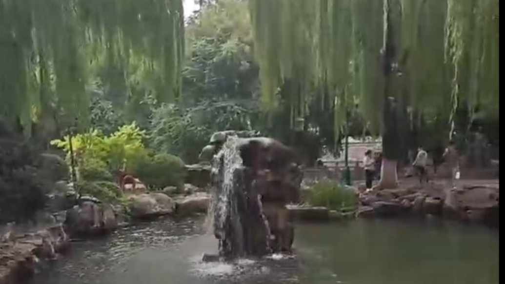 情报站|喷涌如注！雨后济南五龙潭“月牙飞瀑”引人瞩目