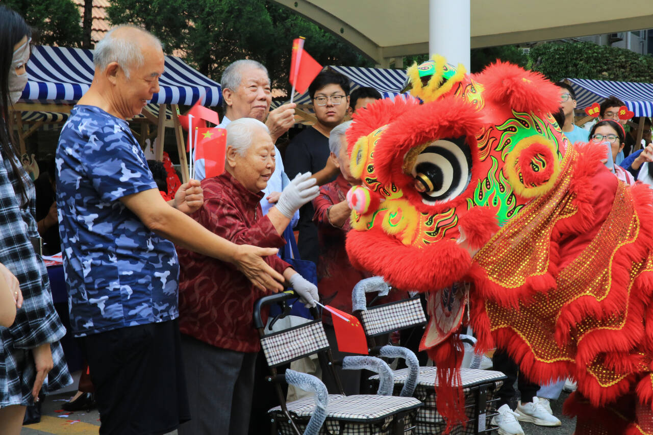 触摸历史余温，千余名中学生国庆假期走进潍县集中营旧址