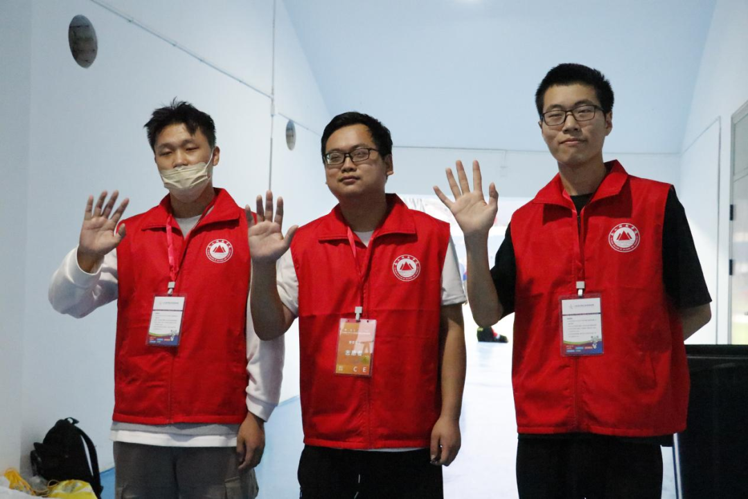 120名泰山科技学院志愿者服务鲁超赛事