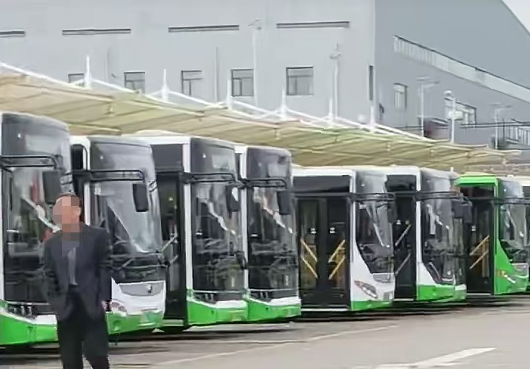 上班路上一辆公交都没有，甘肃白银公交司机称四个月没发工资！当地回应：已陆续恢复