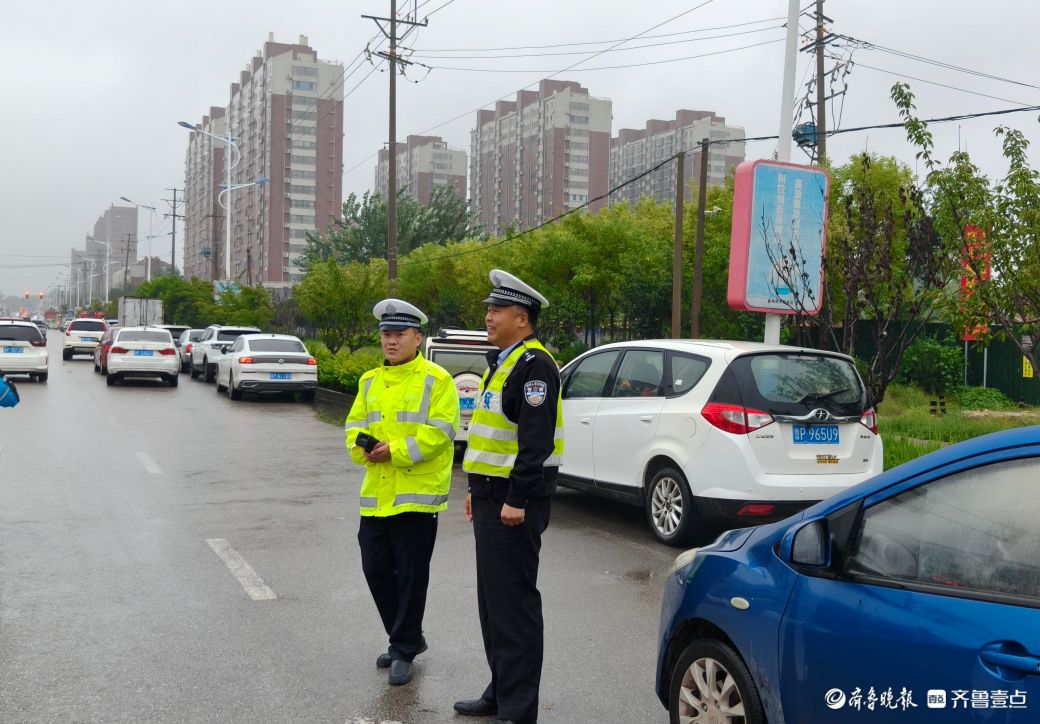 多图直击！风里雨里，他们坚守聊城街头保畅护安