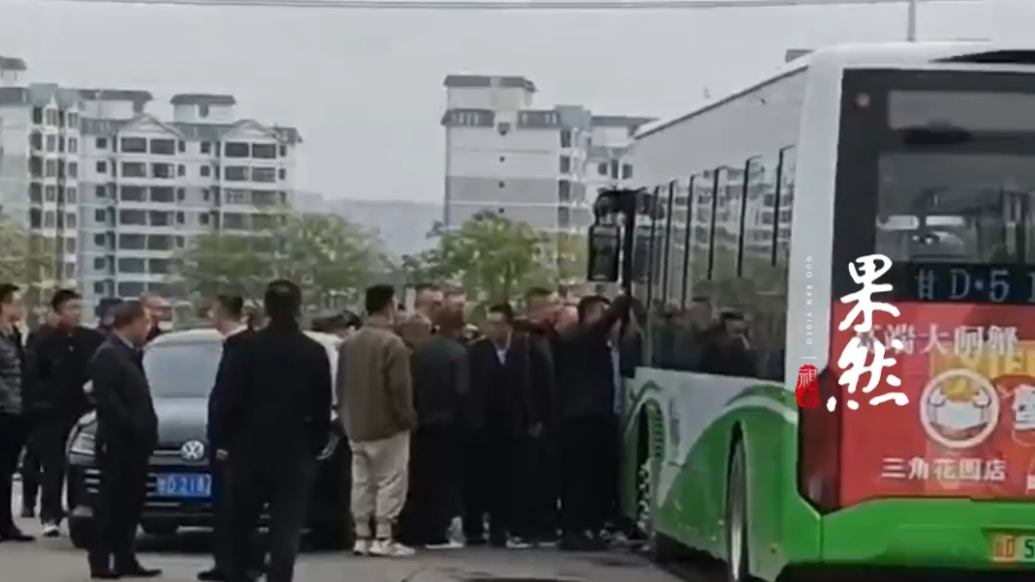 果然视频|上班路上一辆公交都没有，甘肃白银公交司机称四个月没发工资